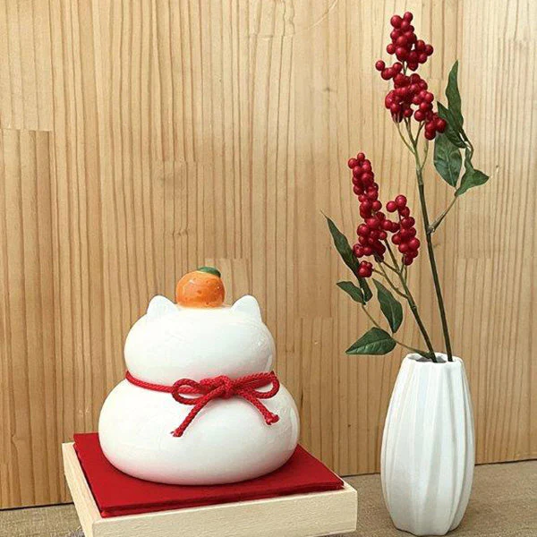 Decole Ceramic Cat Kagami Mochi Ornament - Image 2