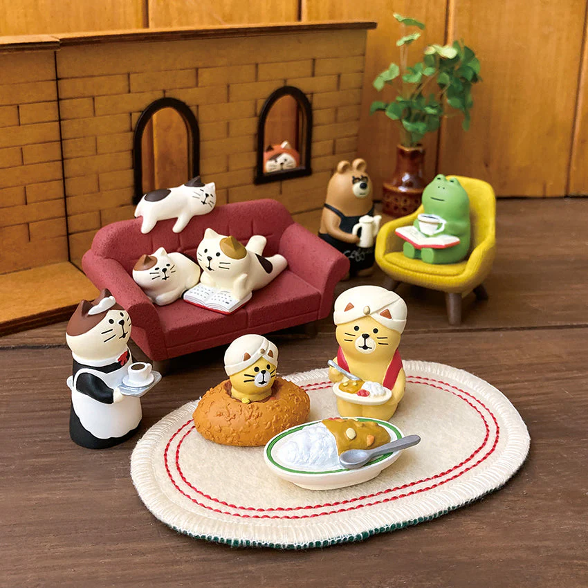 Decole Concombre Figurine - Cat Library - Cat on the Couch - Image 2