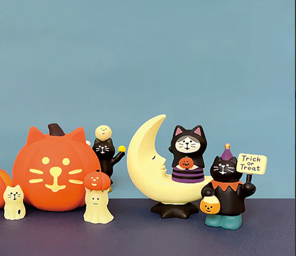 Decole Concombre Figurine - Halloween - Glowing Crescent Moon Chair (Luminous) - Image 3