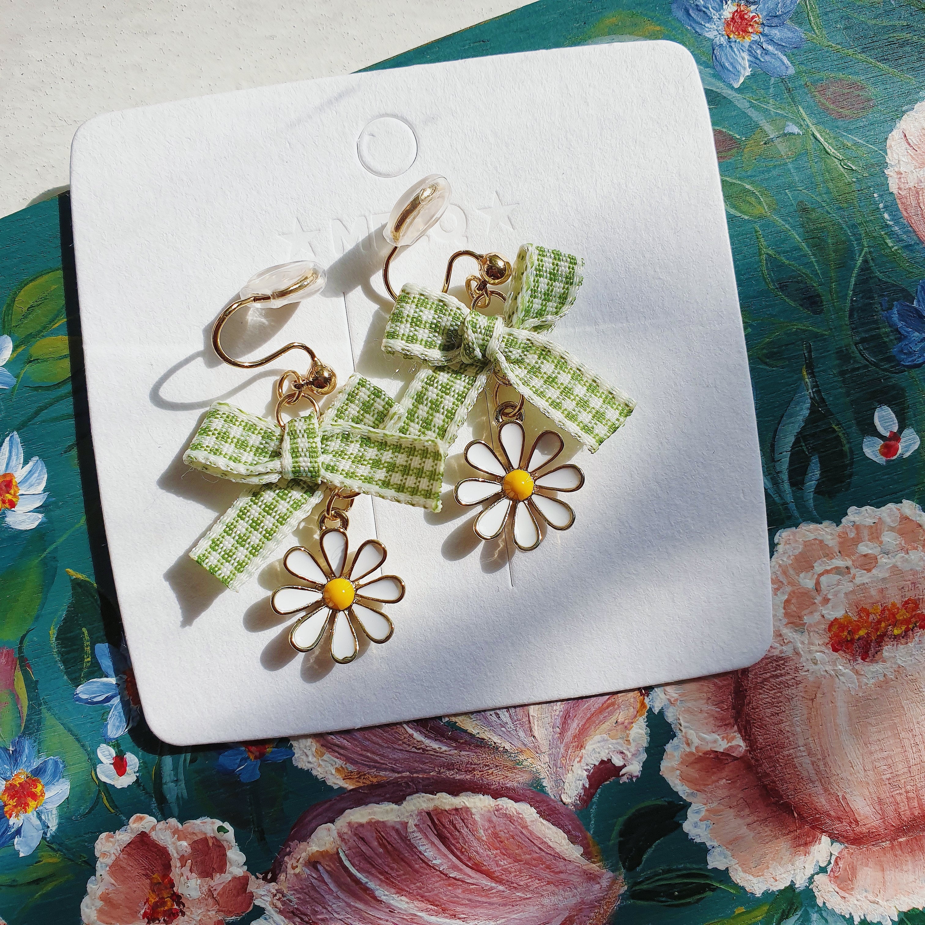 Luninana Clip-on Earrings -  Daisy Flower with Green Ribbon Earrings LL009 - Image 2