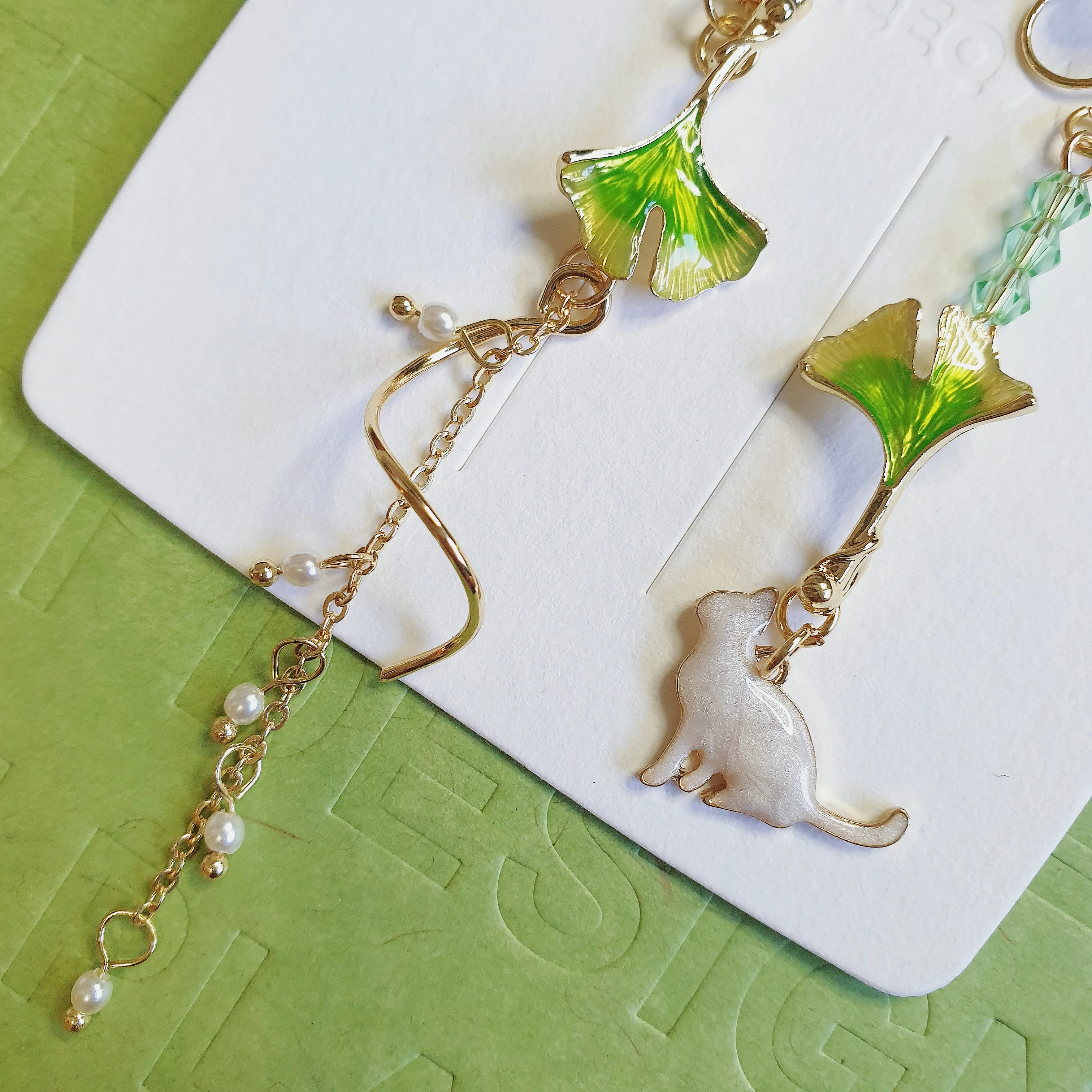 Luninana Clip-on Earrings - Marble White Kitten with Leaf Earrings LL027 - Image 4