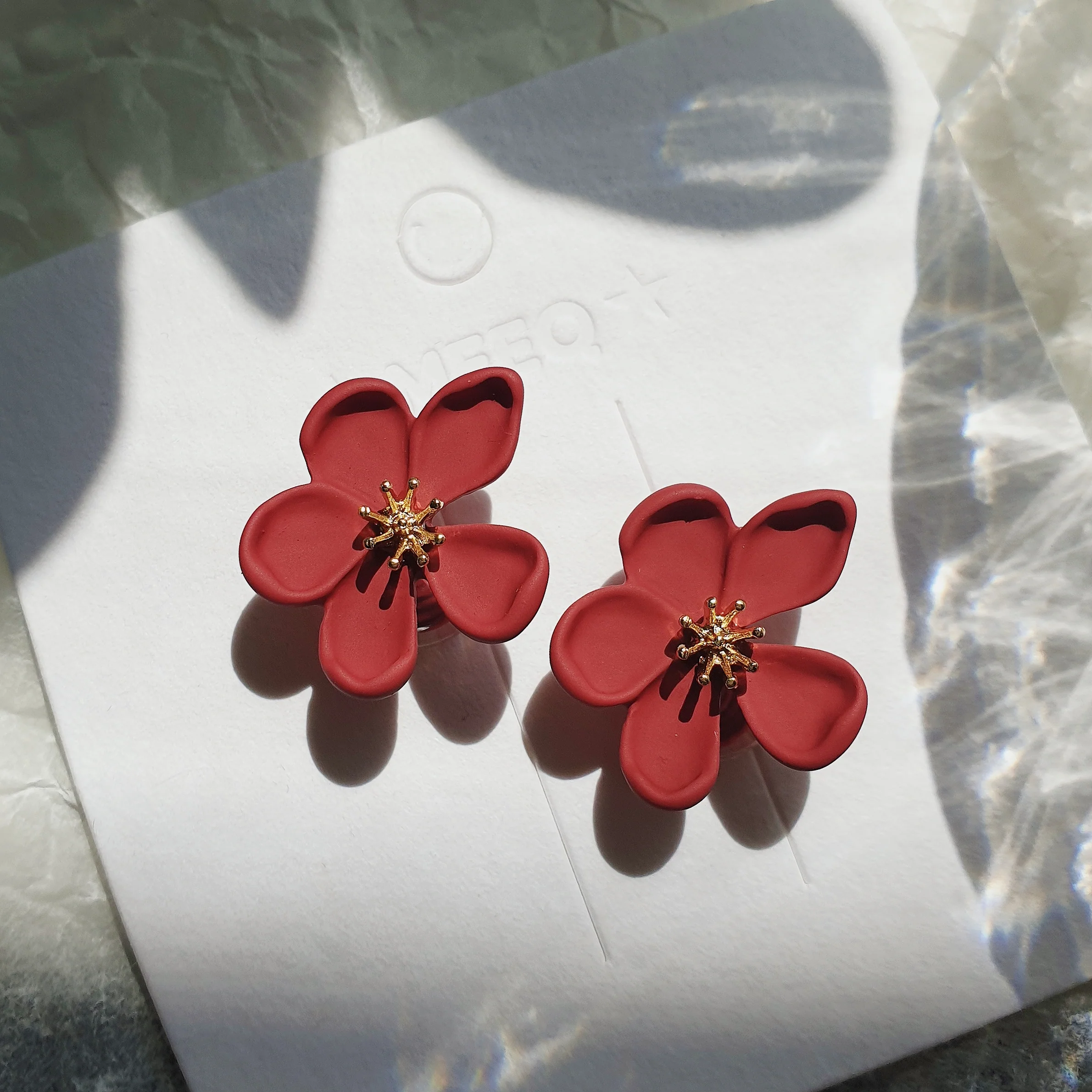 Luninana Clip-on Earrings -  Red Flower with Golden Pistil Earrings LL018 - Image 3
