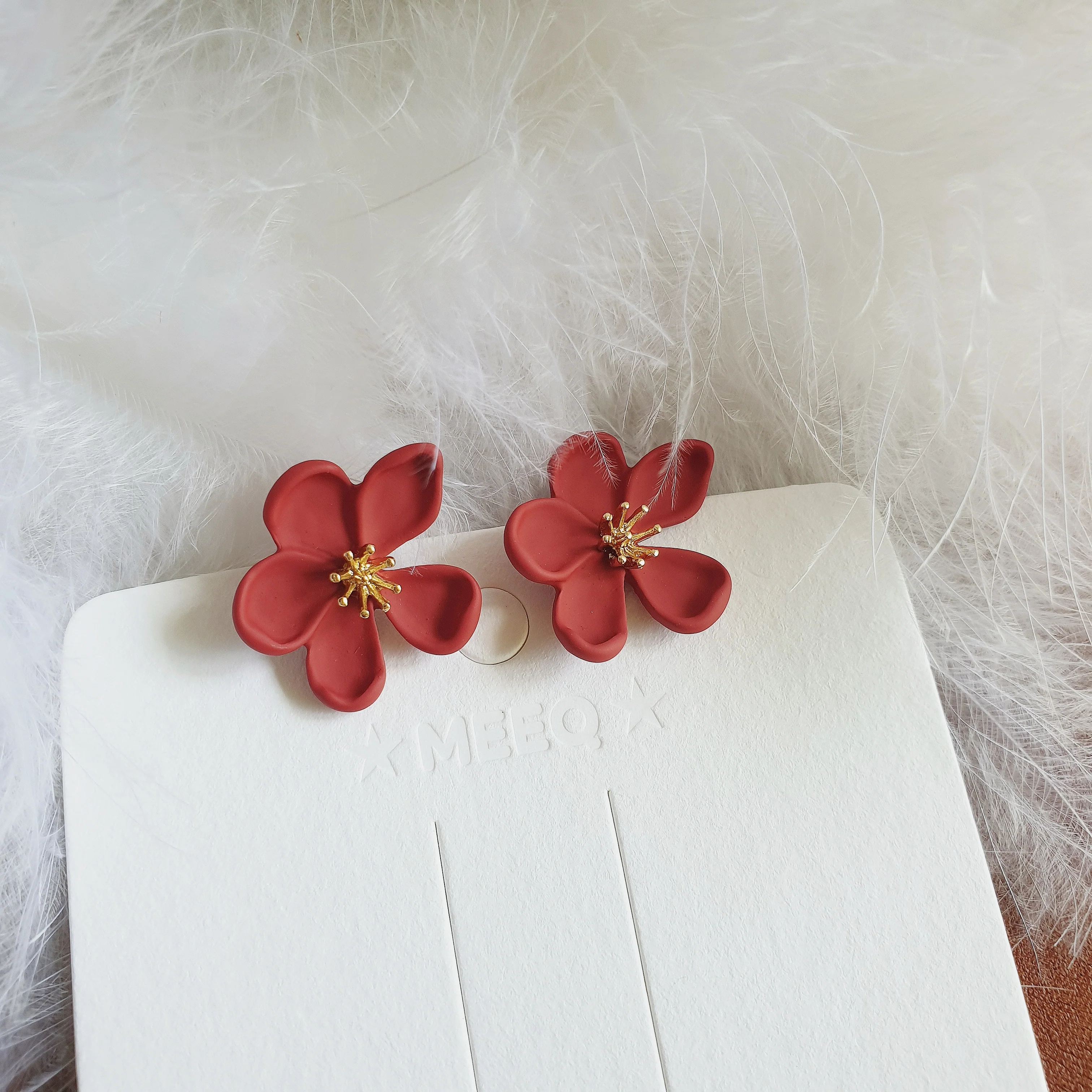 Luninana Clip-on Earrings -  Red Flower with Golden Pistil Earrings LL018 - Image 4