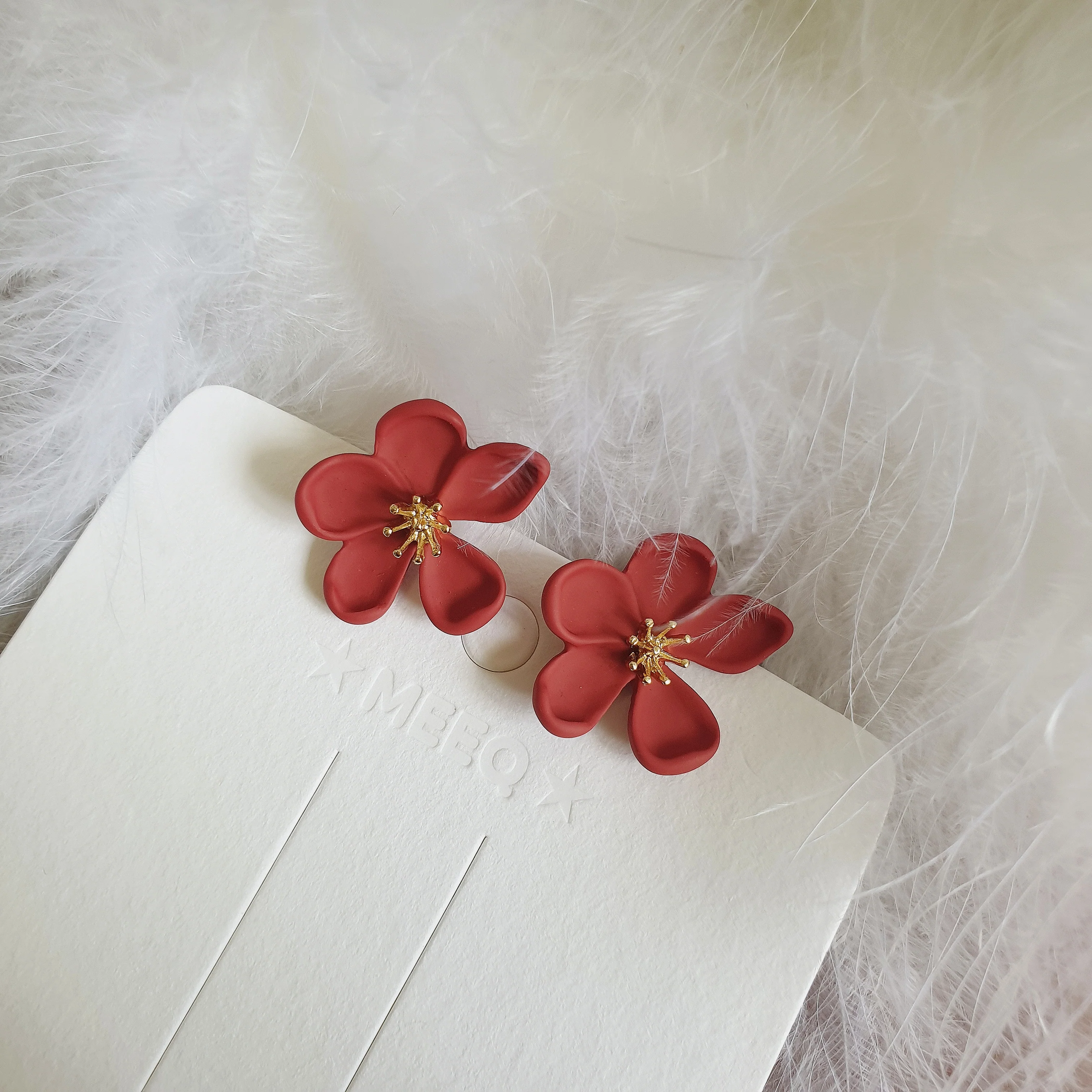 Luninana Clip-on Earrings -  Red Flower with Golden Pistil Earrings LL018 - Image 5