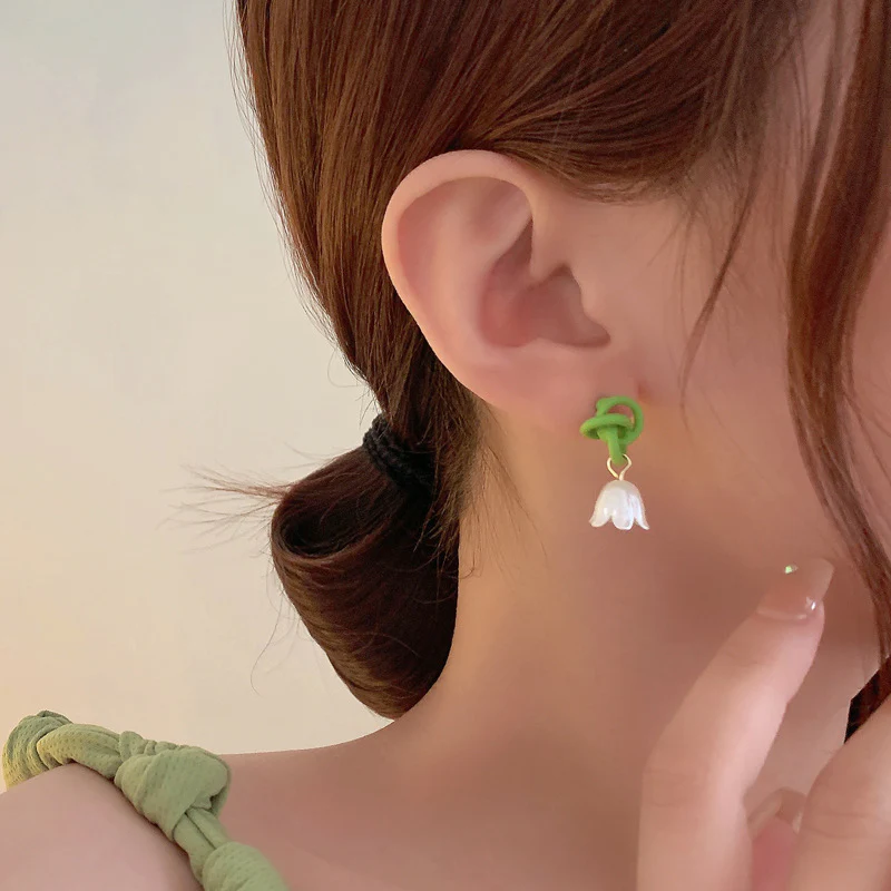 Luninana Clip-on Earrings - White Bluebell With Dark Green Knot YBY077 - Image 2