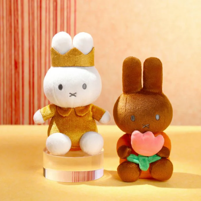Miffy & Friends Melanie Plush With Tulip 20cm - Image 3