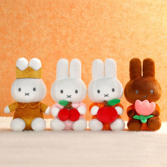 Miffy & Friends Miffy Plush with Apple 20cm - Image 4